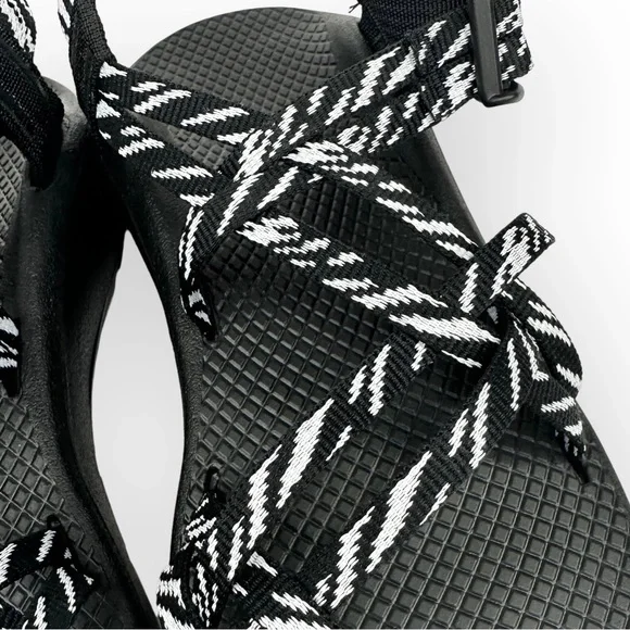 NWT Chaco ZCLOUD X2 black white sandals comfort strappy crisscross toe loop sz 9 - Picture 10 of 13